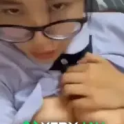 คลิปหลุด OnlyFans bow_than น้องโบว์ใส่ชุดนักเรียนแอบแม่ติ้วหีในห้องนํ้าโคตรยั่วหัวควยเด็กแว่นเก็บกด xxx น่าเย็ดหีสุดๆ