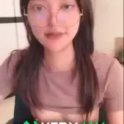 คลิปหลุด คอลเสียว สาวแว่นขี้เงี่ยนเปิดหัวนมแลกของขวัญในแอพbigo