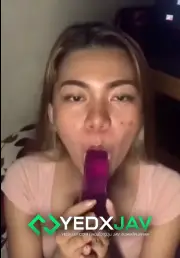คลิปหลุด ทรงซ้อโชว์อมดิลโด้ หน้าตายั่วหัวควยจัดท่าทางกำลังเงี่ยนเลย
