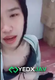 คลิปหลุด สาวเซเว่นคอลเสียว แอบหัวหน้ามาเปิดนมให้ผัวดูในห้องสต็อคของ เด็ดๆ