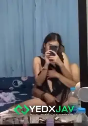 คลิปหลุด ตํารวจหัวเกรียนตัวร้าย xxx แอบมาเย็ดเมียเพื่อนด้วยกันตอนไปทํางานจัดท่าหมาขย่มหน้ากระจกซอยหีเสียว