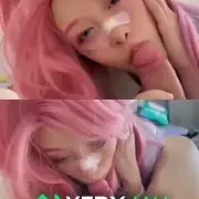 คลิปหลุดใหม่ สาวหัวชมพูกับควยคู่ใจ xxx สาวหมวยสายแฟชั่นผมสีชมพูให้ผัวหนุ่มควยโตอัดคลิปให้ตอนกำลังอมหัวควยสีชมพูเสียวๆให้ อมควยโคตรเสียวน้องคนนี้