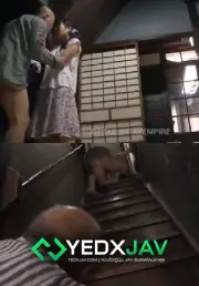 หนังโป๊ญี่ปุ่น แอบเย็ดหลานกลางบ้านEp2 xxx หนีตามาแอบเสียวกับลุงบนบรรไดกลางบ้านตาเดินมาเจอควยโด่เผลอแลบลิ้นเห็นหลานตัวเองโดนซอยหี