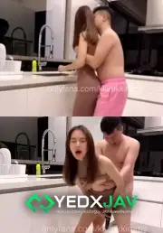 คลิปหลุดใหม่ kkimkkimmy ผัวตี๋ทรงรวยเห็นเมียหุ่นเรียวกำลังยืนล้างจานเลยแอบจับนมเมียและกระหน่ำยกซดเย็ดรูหีเมียคาห้องครัว xxx เด็ดๆ