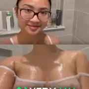 คลิปหลุด tiiieeen Onlyfans น้องแว่นสาวอวบตัวร้ายร่างทองปล่อยผลงานอาบน้ำโชว์หัวนมสวยๆ ส่ายนมยั่วควยมาก xxx